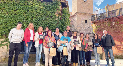 Las oficinas de turismo comarcales ofrecen a los usuarios una atención más visual a través de una tablet